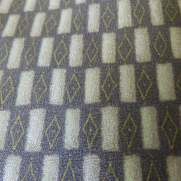 J. Ferrar 100% silk Necktie Tie Geometric pattern gray beige 60"L - Picture 3 of 8